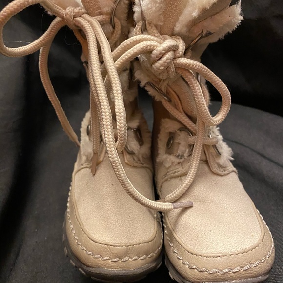 Nine West-‎ Baby boots-cream, side zip, Size:6 - Picture 2 of 6